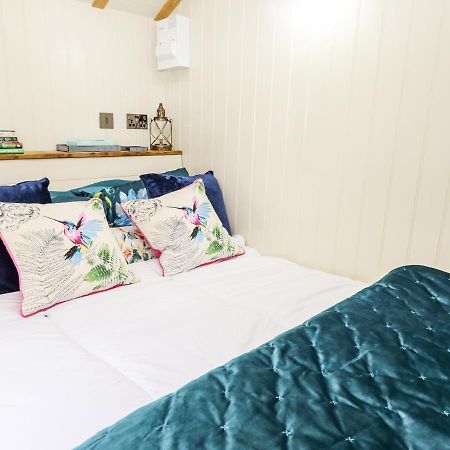 Honeybee Lodge Woodhall Spa Bagian luar foto