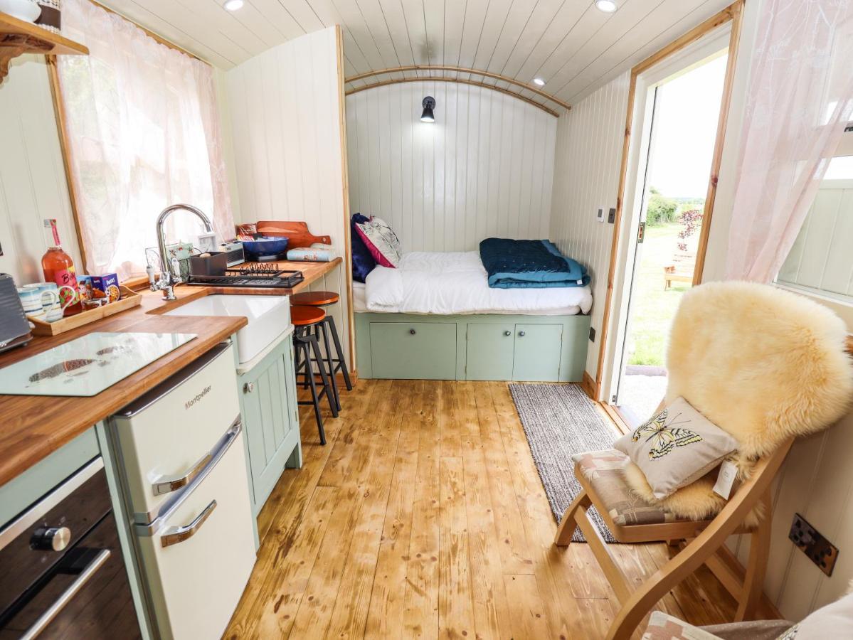Honeybee Lodge Woodhall Spa Bagian luar foto