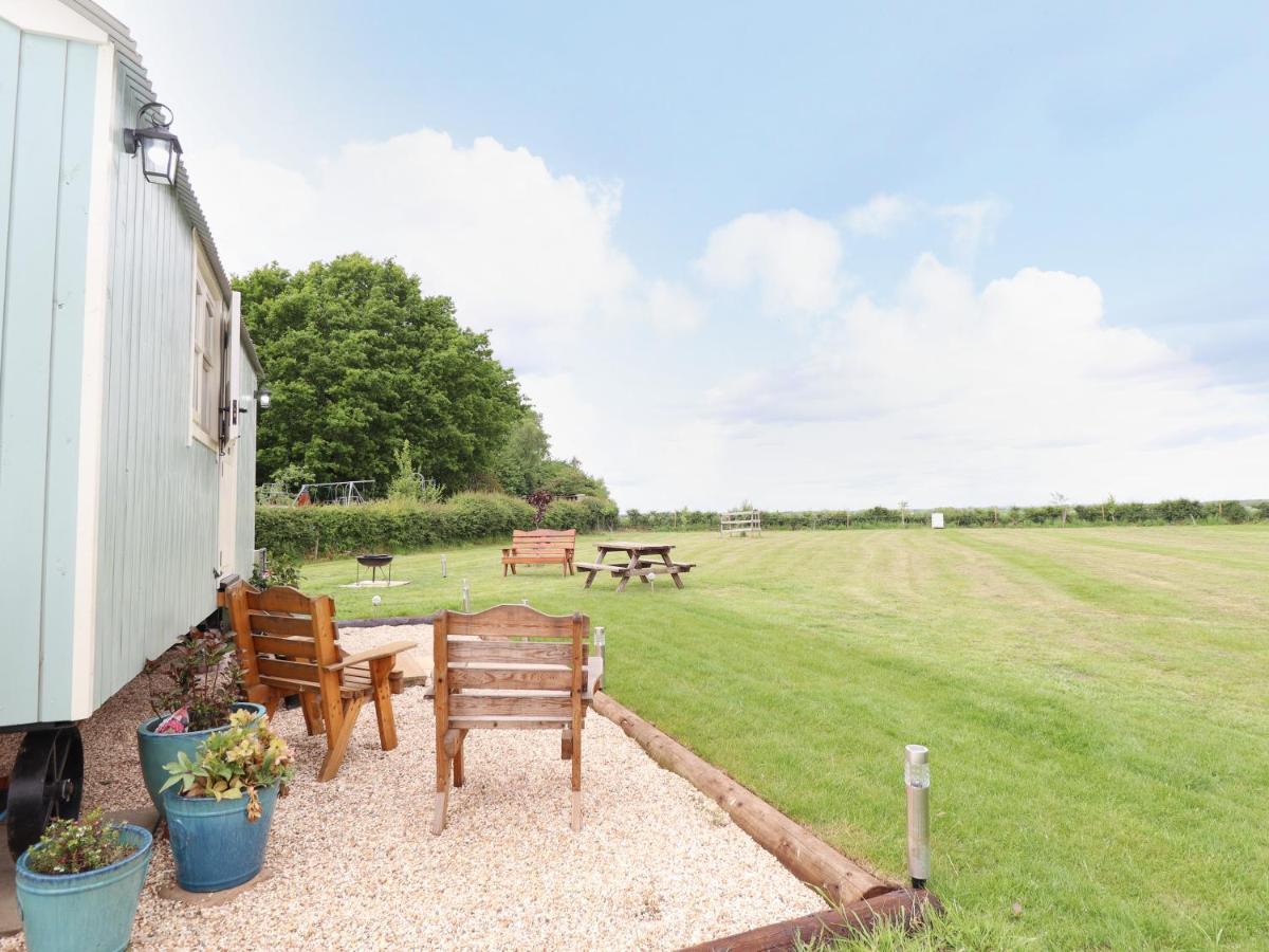 Honeybee Lodge Woodhall Spa Bagian luar foto