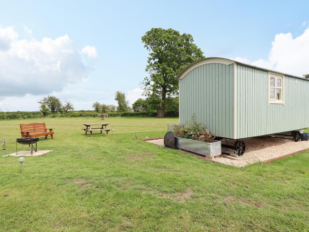 Honeybee Lodge Woodhall Spa Bagian luar foto