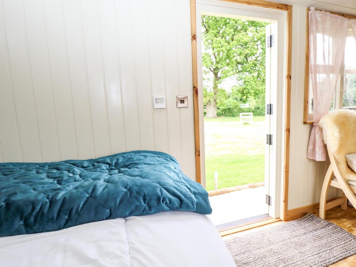 Honeybee Lodge Woodhall Spa Bagian luar foto