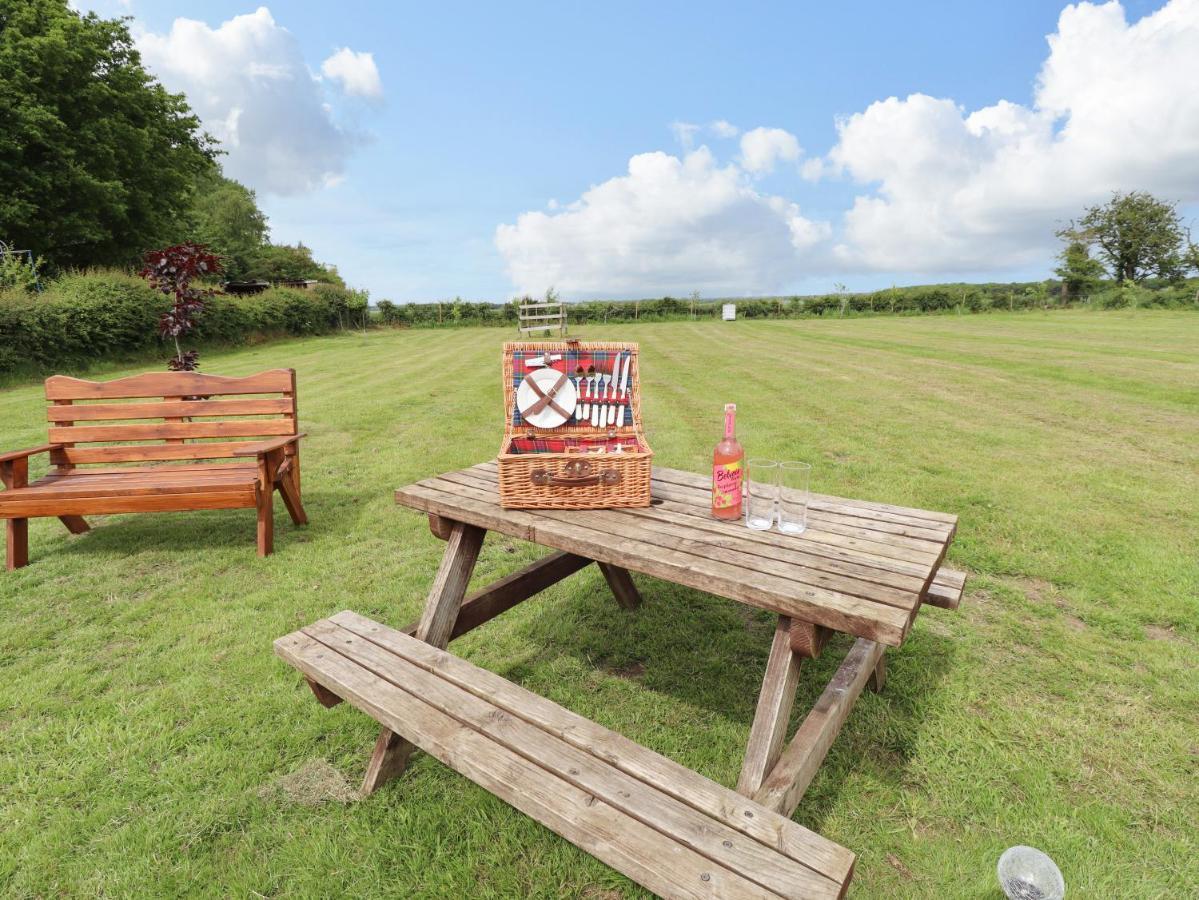 Honeybee Lodge Woodhall Spa Bagian luar foto