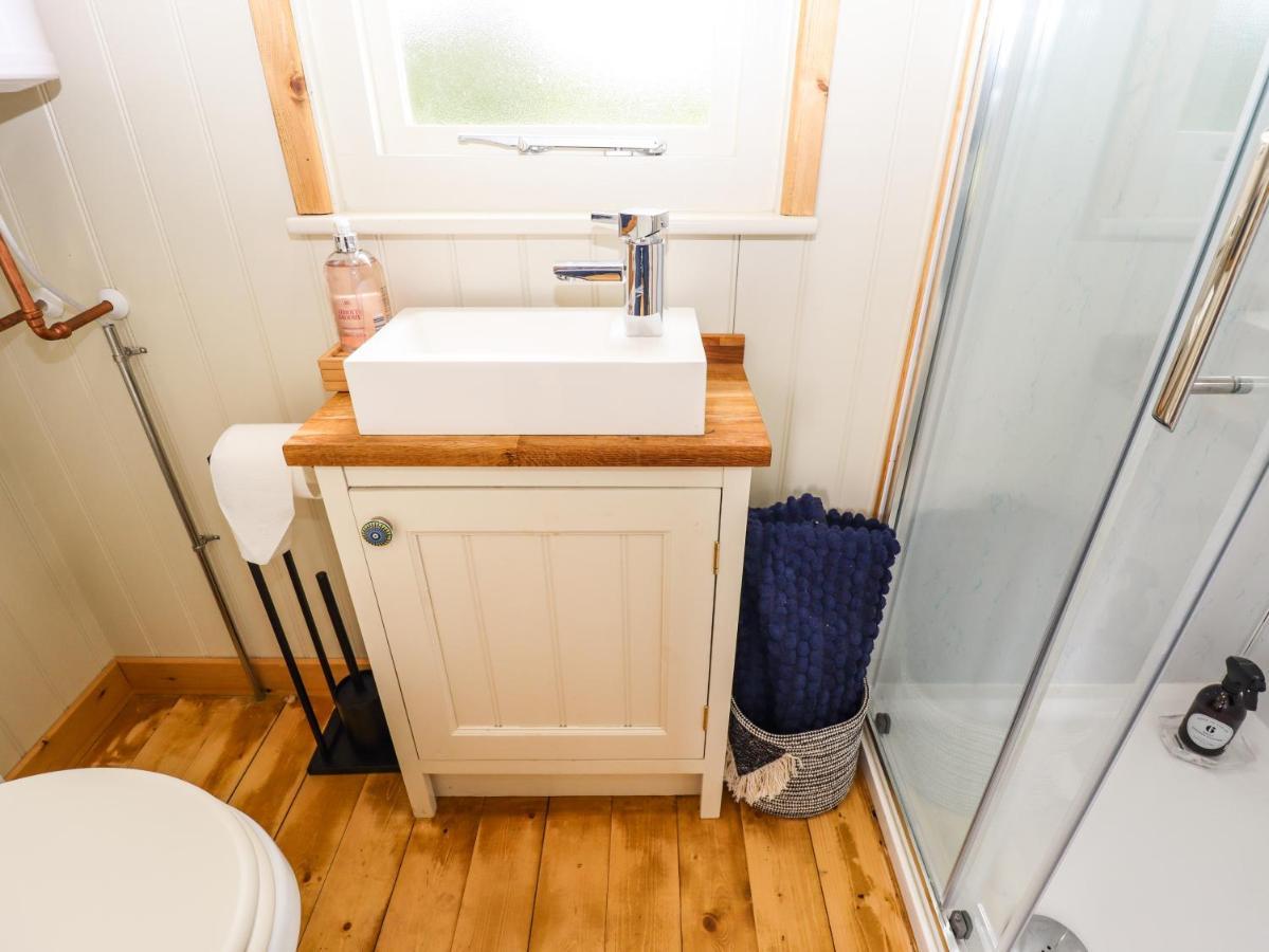 Honeybee Lodge Woodhall Spa Bagian luar foto