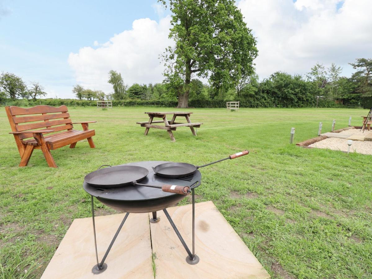 Honeybee Lodge Woodhall Spa Bagian luar foto