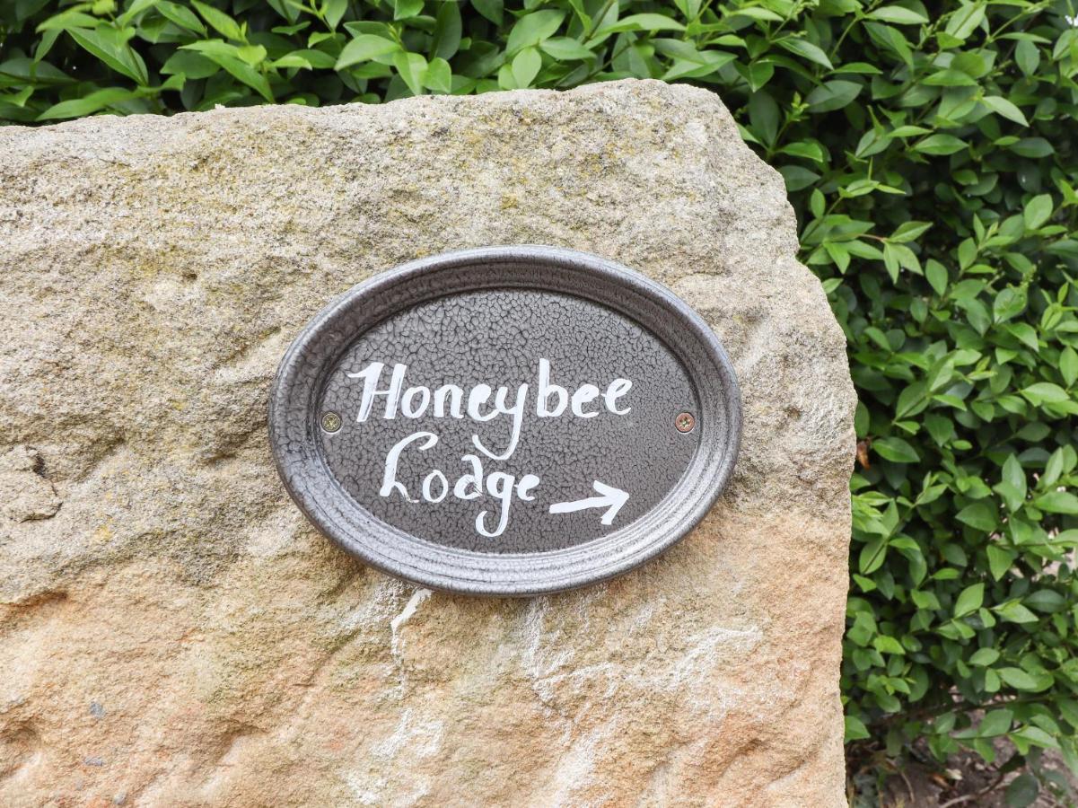 Honeybee Lodge Woodhall Spa Bagian luar foto
