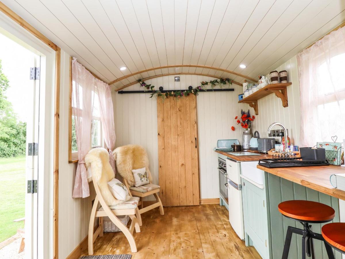 Honeybee Lodge Woodhall Spa Bagian luar foto