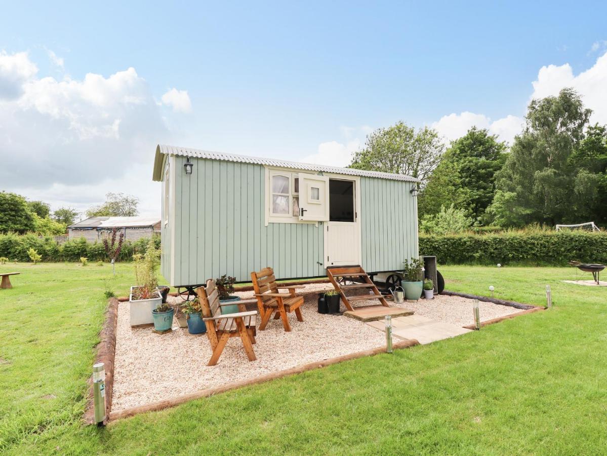 Honeybee Lodge Woodhall Spa Bagian luar foto