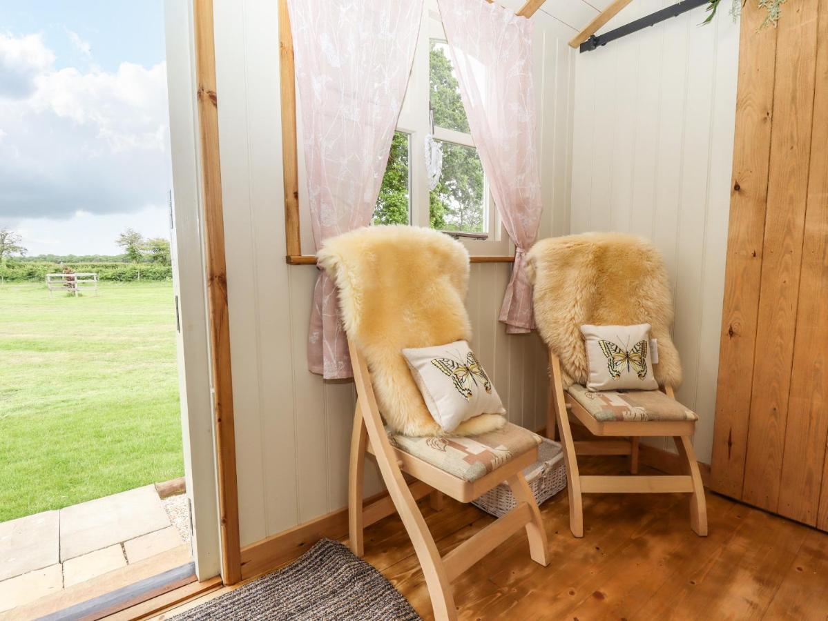 Honeybee Lodge Woodhall Spa Bagian luar foto