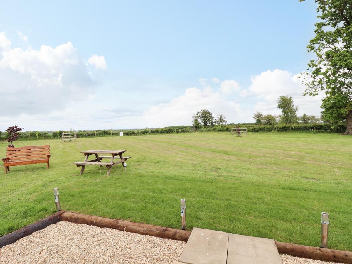Honeybee Lodge Woodhall Spa Bagian luar foto